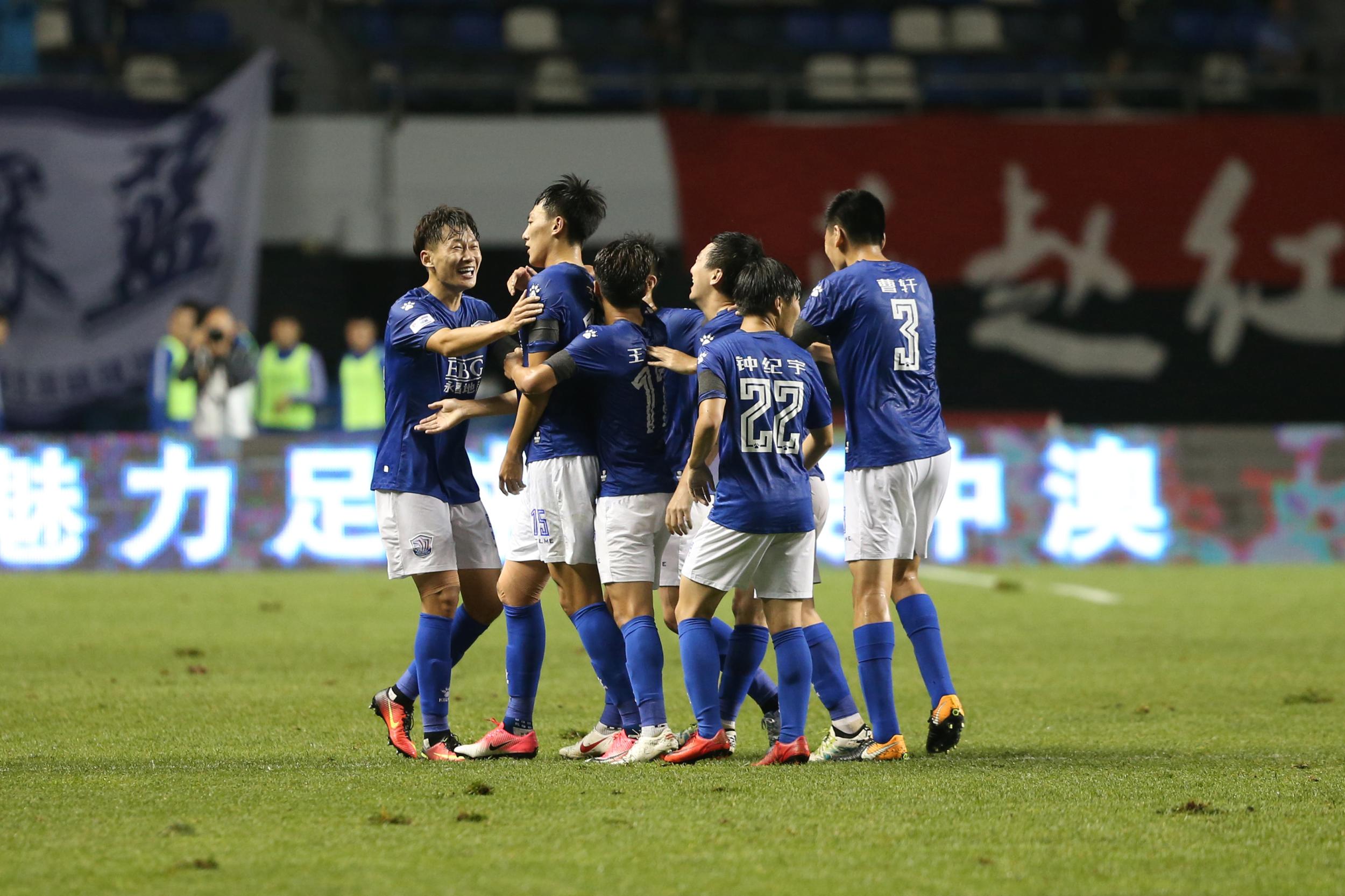 青岛破山河在比赛中展现出不凡实力,屡次得分 青岛破山河在比赛中展现出不凡实力,屡次得分