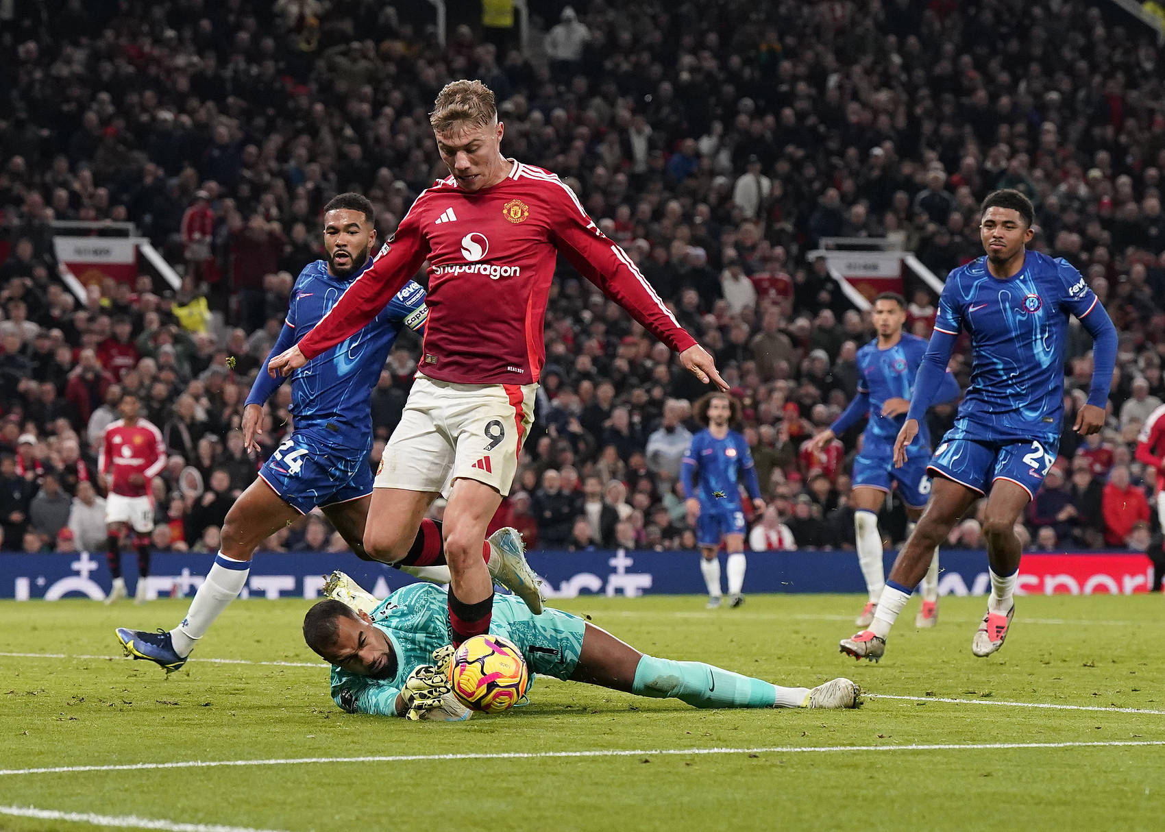 英国篮球超级联赛决赛现场热闹非凡